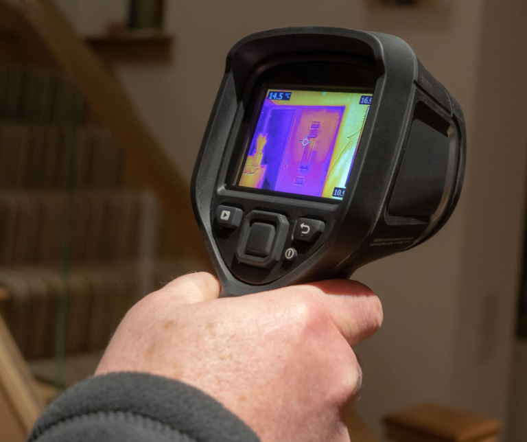 איתור נזילת מים במצלמה תרמית